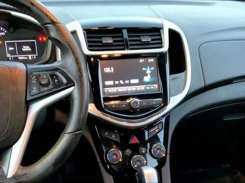 Used 2017 Chevrolet Sonic LT w/ Convenience Package image 6