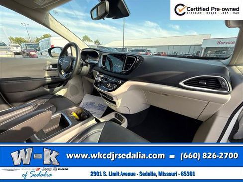 Certified 2023 Chrysler Pacifica Touring-L FWD image 33