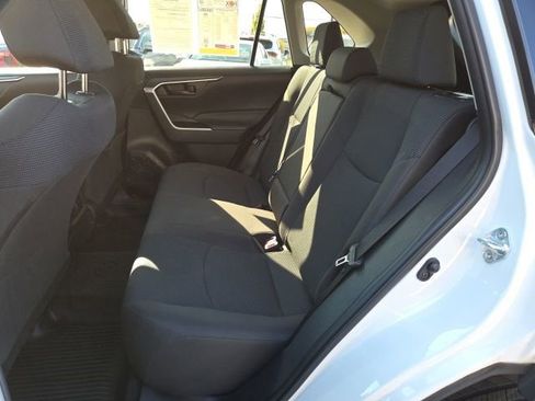 Used 2022 Toyota RAV4 LE image 11