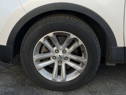 Used 2012 Ford Explorer XLT image 4