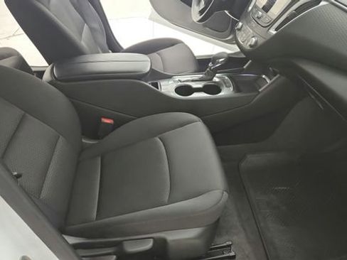 Used 2024 Chevrolet Malibu LT image 18