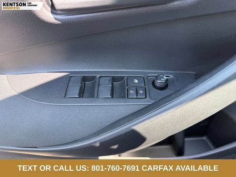 Used 2025 Toyota Corolla LE AWD/4WD image 17