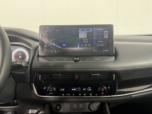 Used 2026 Nissan Rogue SL FWD image 18
