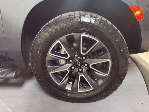 Used 2021 Chevrolet Suburban Z71 w/ Z71 Off-Road Package AWD/4WD image 12