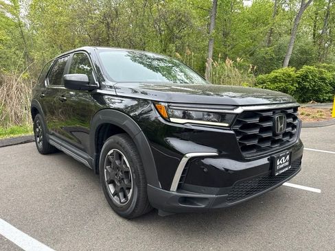Used 2023 Honda Pilot LX image 1