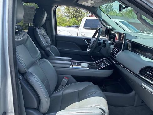 Used 2019 Lincoln Navigator Select AWD/4WD image 6