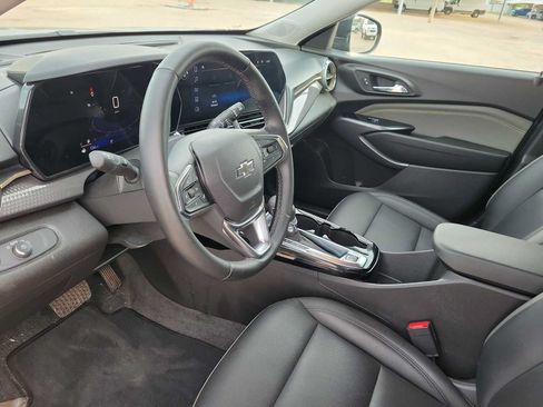 Used 2025 Chevrolet Trax ACTIV FWD image 10