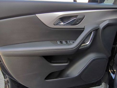 Used 2025 Chevrolet Blazer LT FWD image 10