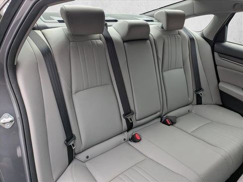 Used 2018 Honda Accord Touring image 17