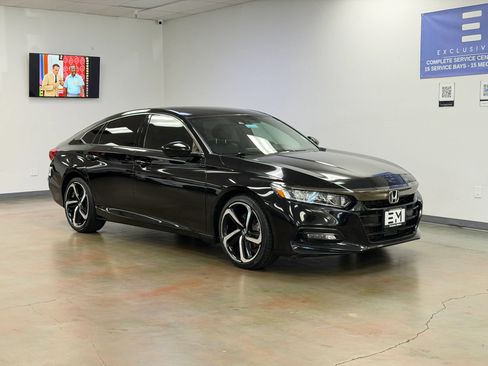 Used 2019 Honda Accord Sport image 2