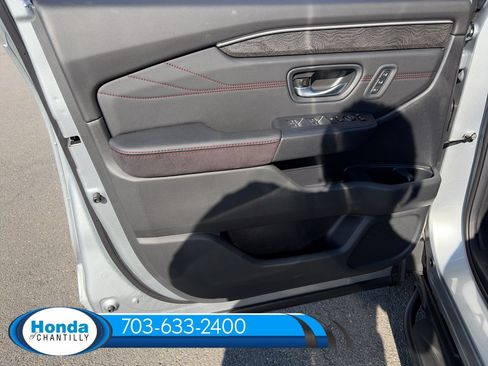 New 2026 Honda Pilot Black Edition image 24