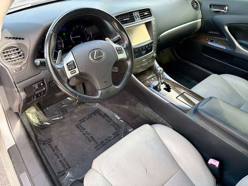 Used 2015 Lexus IS 250C w/ Luxury Package RWD image 25