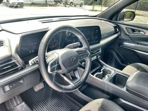 Used 2025 Chevrolet Traverse LT w/ Midnight/Sport Edition image 11