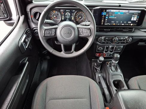Used 2025 Jeep Wrangler Unlimited Rubicon AWD/4WD image 12