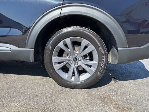 Used 2023 Ford Explorer XLT w/ Equipment Group 202A AWD/4WD image 45