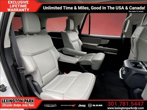 Used 2025 Ford Expedition Active AWD/4WD image 24