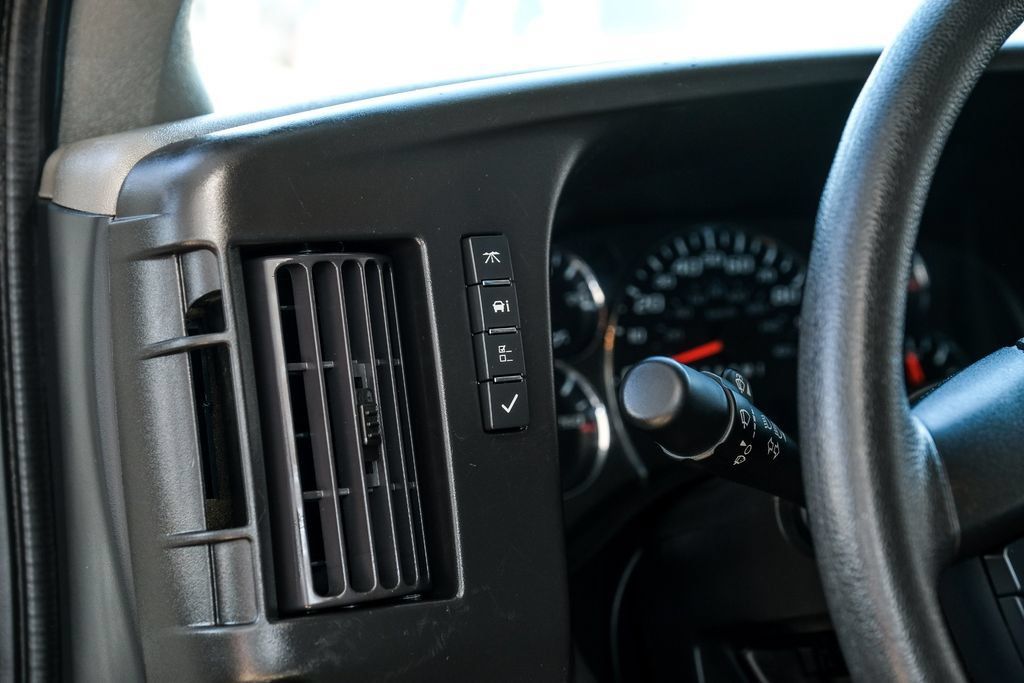 Used 2024 Chevrolet Express 2500 w/ Driver Convenience Package RWD image 26