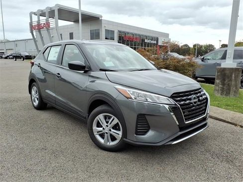 New 2025 Nissan Kicks Play S image 1