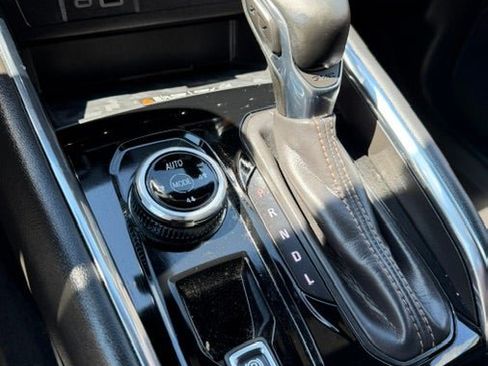 Used 2024 GMC Canyon AT4 w/ AT4 Premium Package AWD/4WD image 16