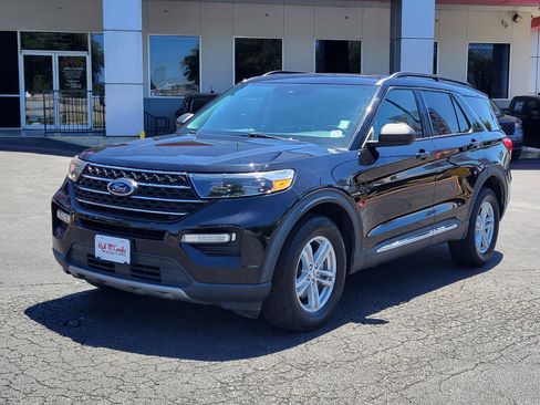 Certified 2022 Ford Explorer XLT w/ Equipment Group 202A AWD/4WD image 8