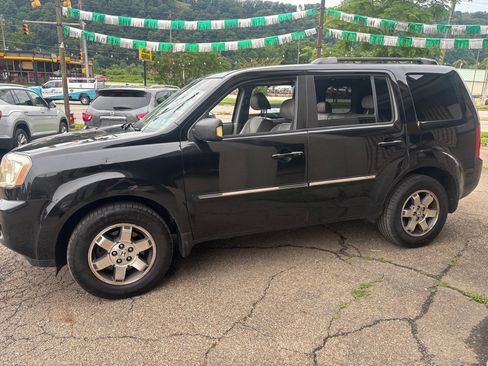 Used 2011 Honda Pilot Touring image 1