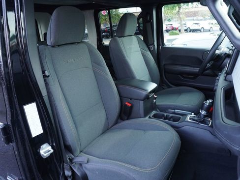 Used 2024 Jeep Wrangler Sahara image 12