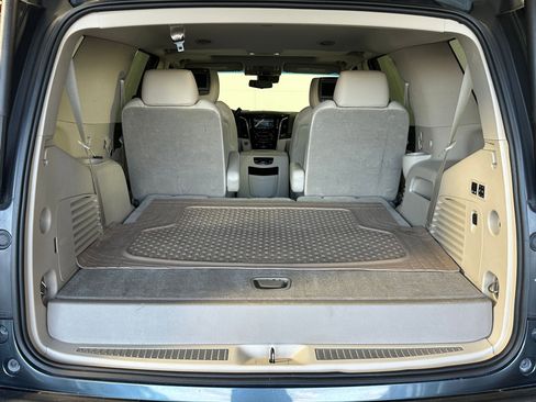 Used 2019 Cadillac Escalade Luxury image 29