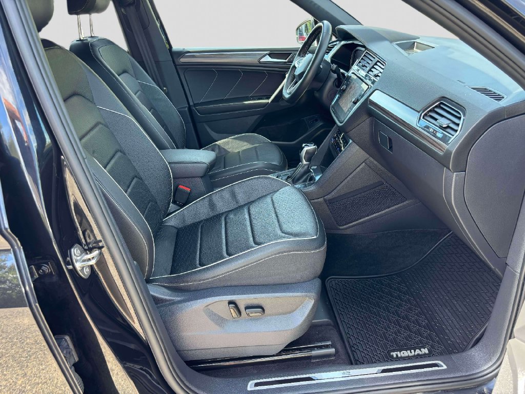 Used 2023 Volkswagen Tiguan SEL R-Line AWD/4WD image 17