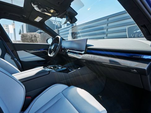 Used 2025 BMW M5 Touring image 39