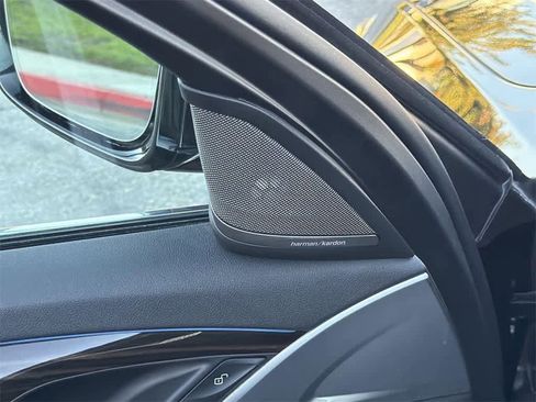 Used 2023 BMW 530e xDrive image 25