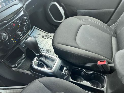Used 2021 Jeep Renegade Sport FWD image 34