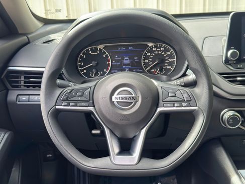 Used 2022 Nissan Altima 2.5 SV FWD image 18