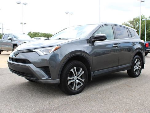Used 2018 Toyota RAV4 LE w/ All Weather Liner Package FWD image 7