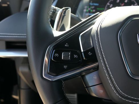 Used 2025 Chevrolet Corvette Stingray Coupe w/ 1LT image 13