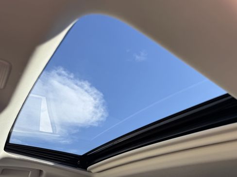 Certified 2025 Lexus ES 300h w/ Premium Package image 19