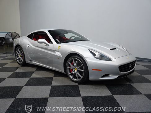 Used 2010 Ferrari California RWD image 17