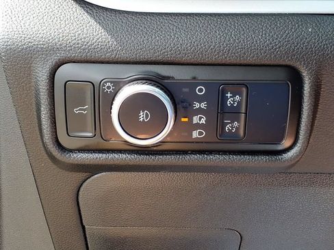 Used 2023 Ford Explorer XLT w/ Equipment Group 202A AWD/4WD image 16