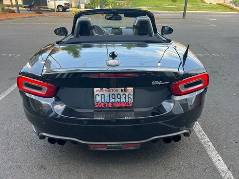 Used 2019 FIAT 124 Spider Abarth w/ Convenience Group RWD image 2