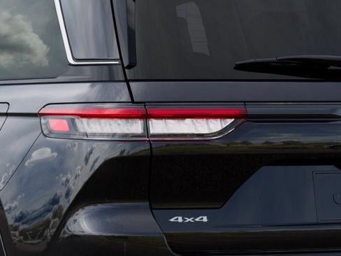 New 2025 Jeep Grand Cherokee Summit image 21