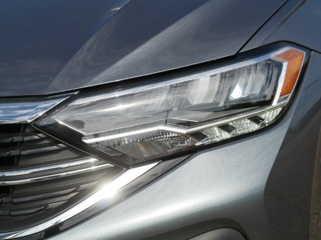 Certified 2023 Volkswagen Jetta SE FWD image 10
