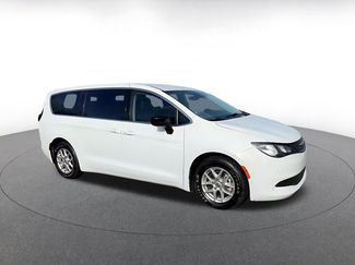 Used 2024 Chrysler Voyager LX video 2