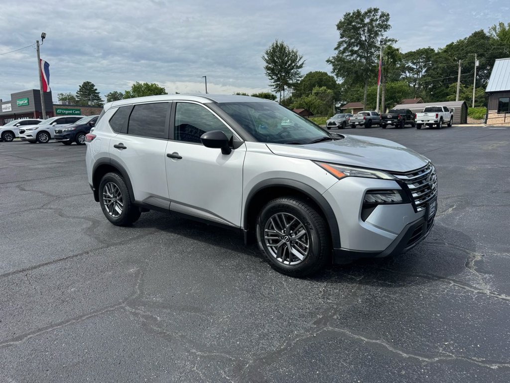 Used 2024 Nissan Rogue S AWD/4WD image 4