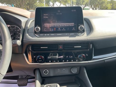 Used 2023 Nissan Rogue SL FWD image 28