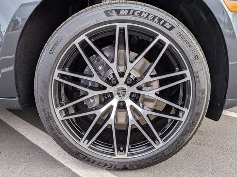Certified 2026 Porsche Macan AWD/4WD image 12
