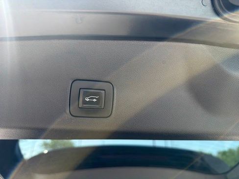 Used 2021 Chevrolet TrailBlazer LT w/ Sun and Liftgate Package AWD/4WD image 16