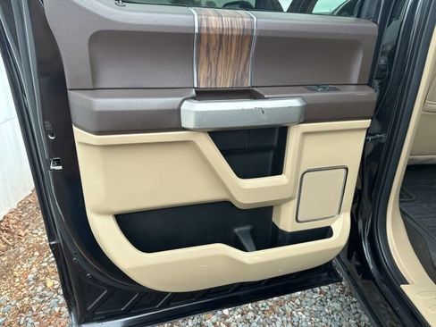 Used 2019 Ford F150 Lariat image 14