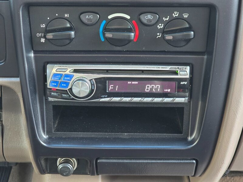 Used 2001 Toyota Tacoma 4x4 Regular Cab w/ Enhancement Pkg image 34