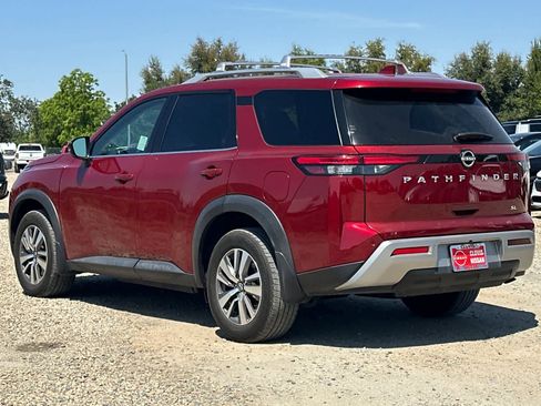 Used 2023 Nissan Pathfinder SL image 7