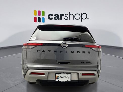 Used 2024 Nissan Pathfinder SL w/ Black Appearance Package image 4