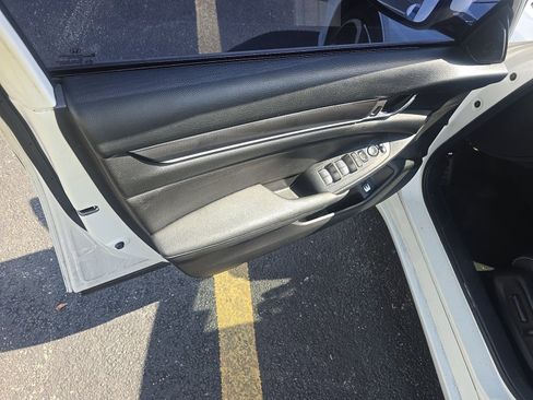 Used 2020 Honda Accord Sport image 11